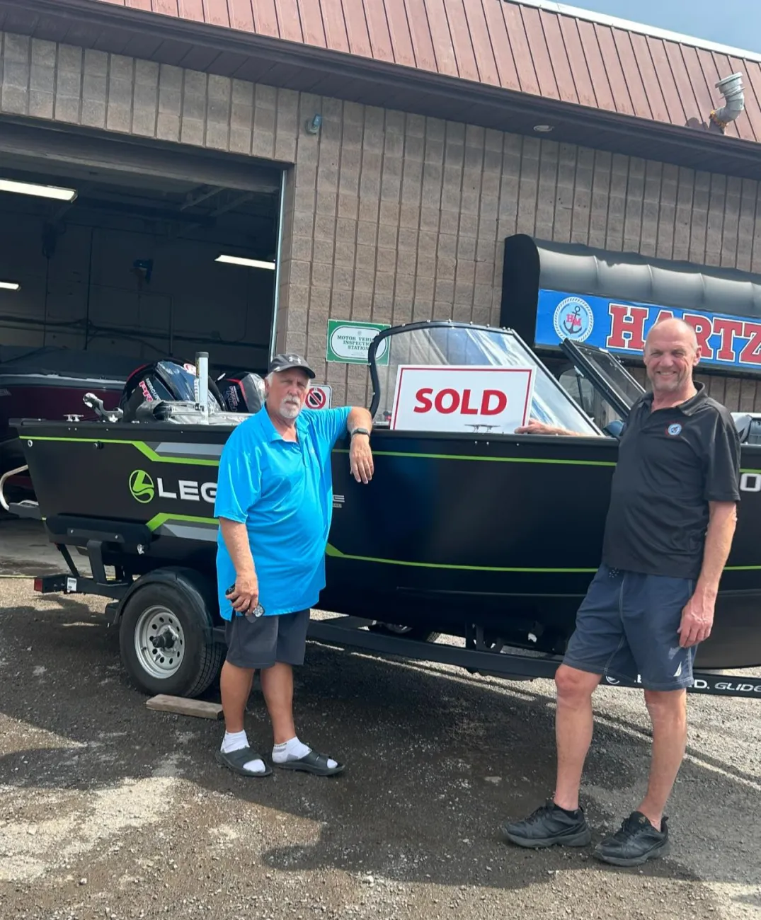 Customer shaking hands with Hartzel Marine after buying a center-console boat
