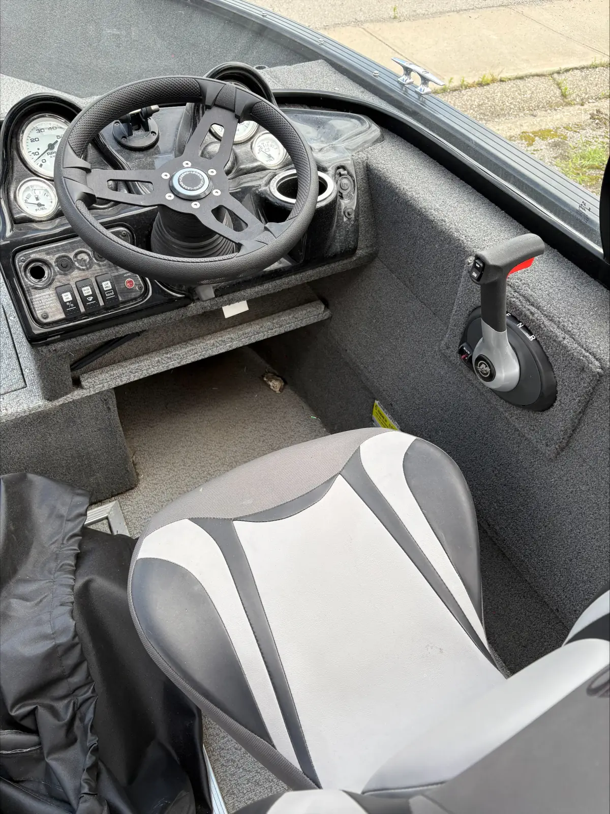 Helm and dash of the 2023 Legend XTE Sport 18
