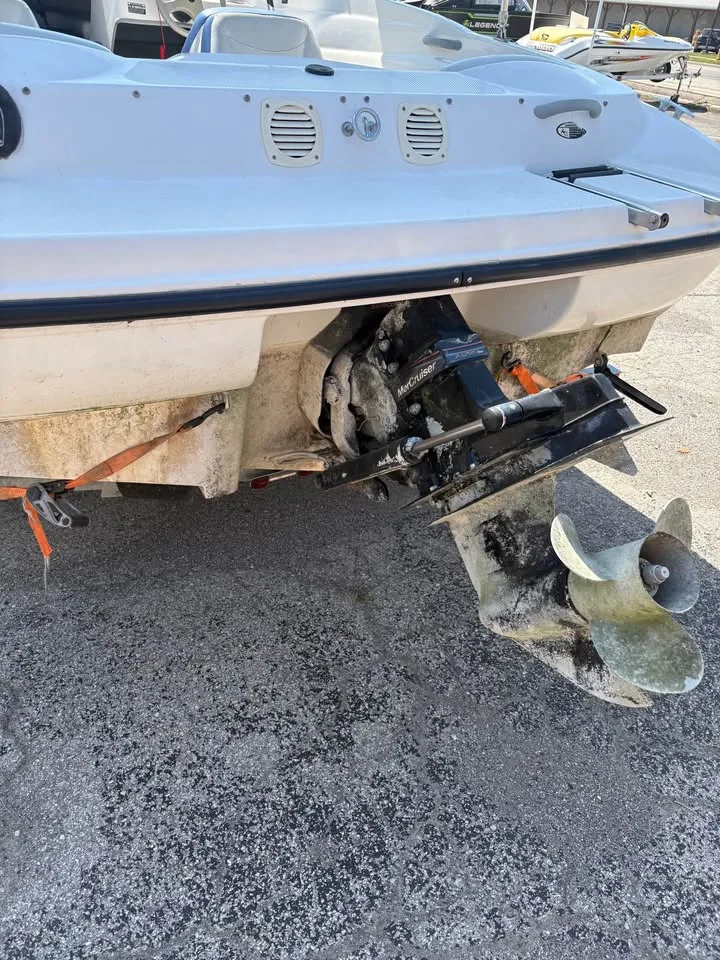 Sterndrive and propeller on the 2005 Bayliner 175 Bowrider