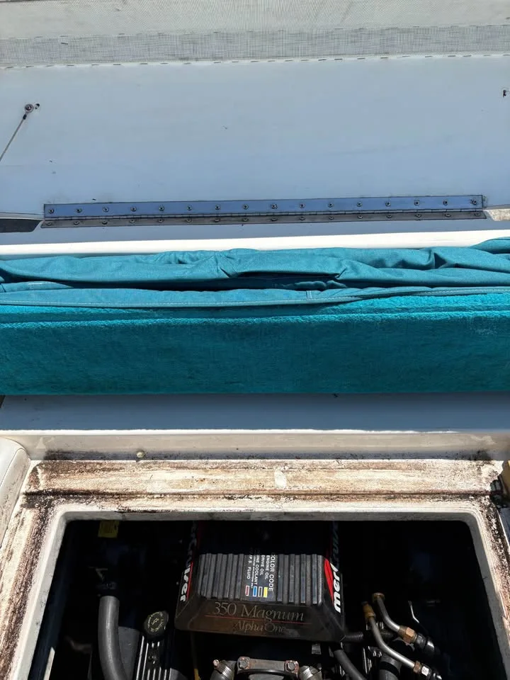 Open engine bay of the 1995 Wellcraft 236 Eclipse