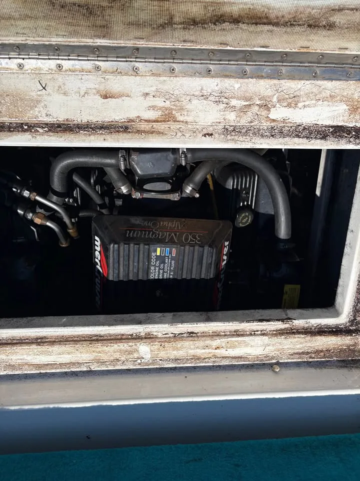 350 MerCruiser engine in the Wellcraft 236 Eclipse
